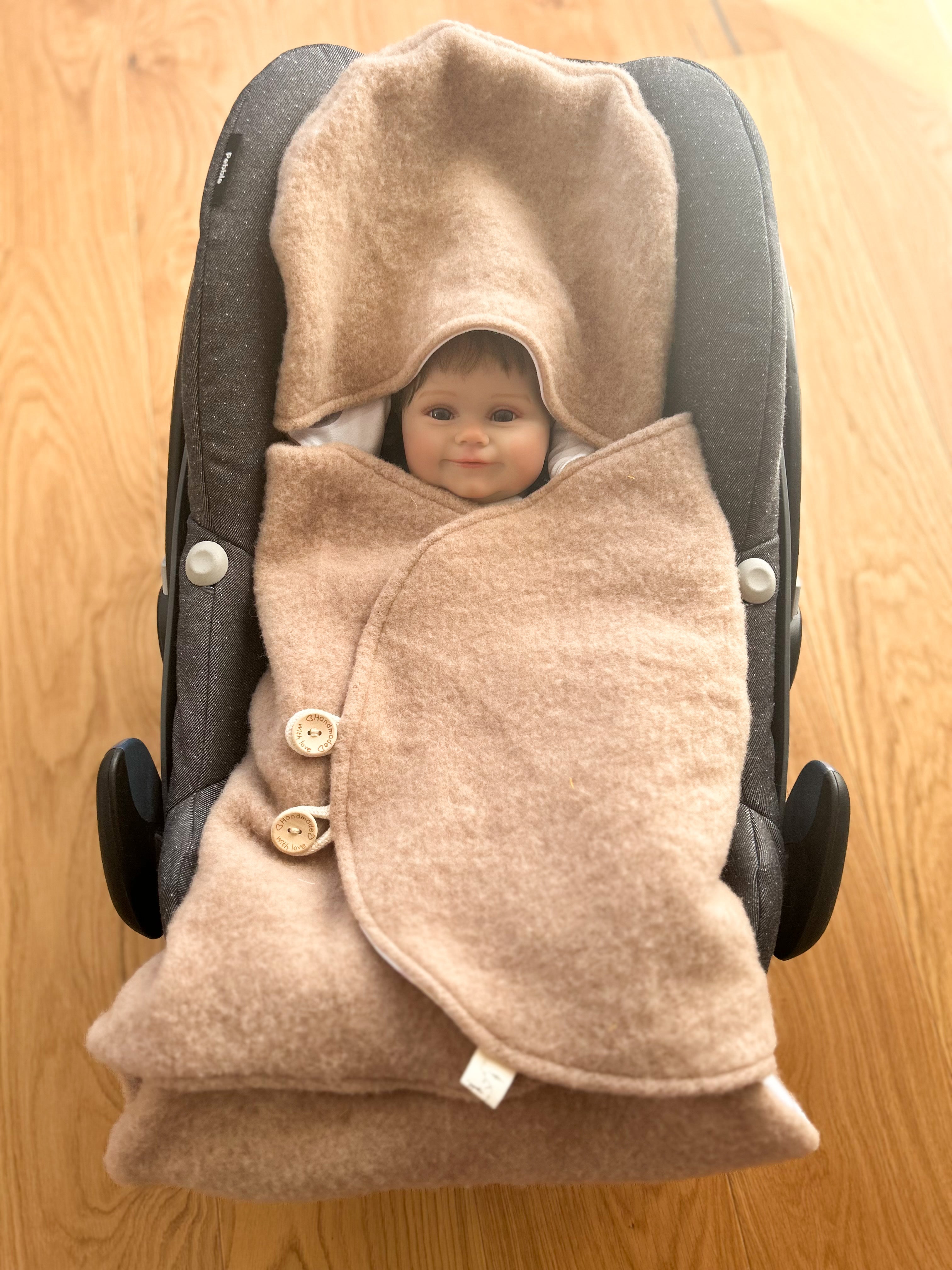 Einschlagdecke aus Wollfleece für Babyschale