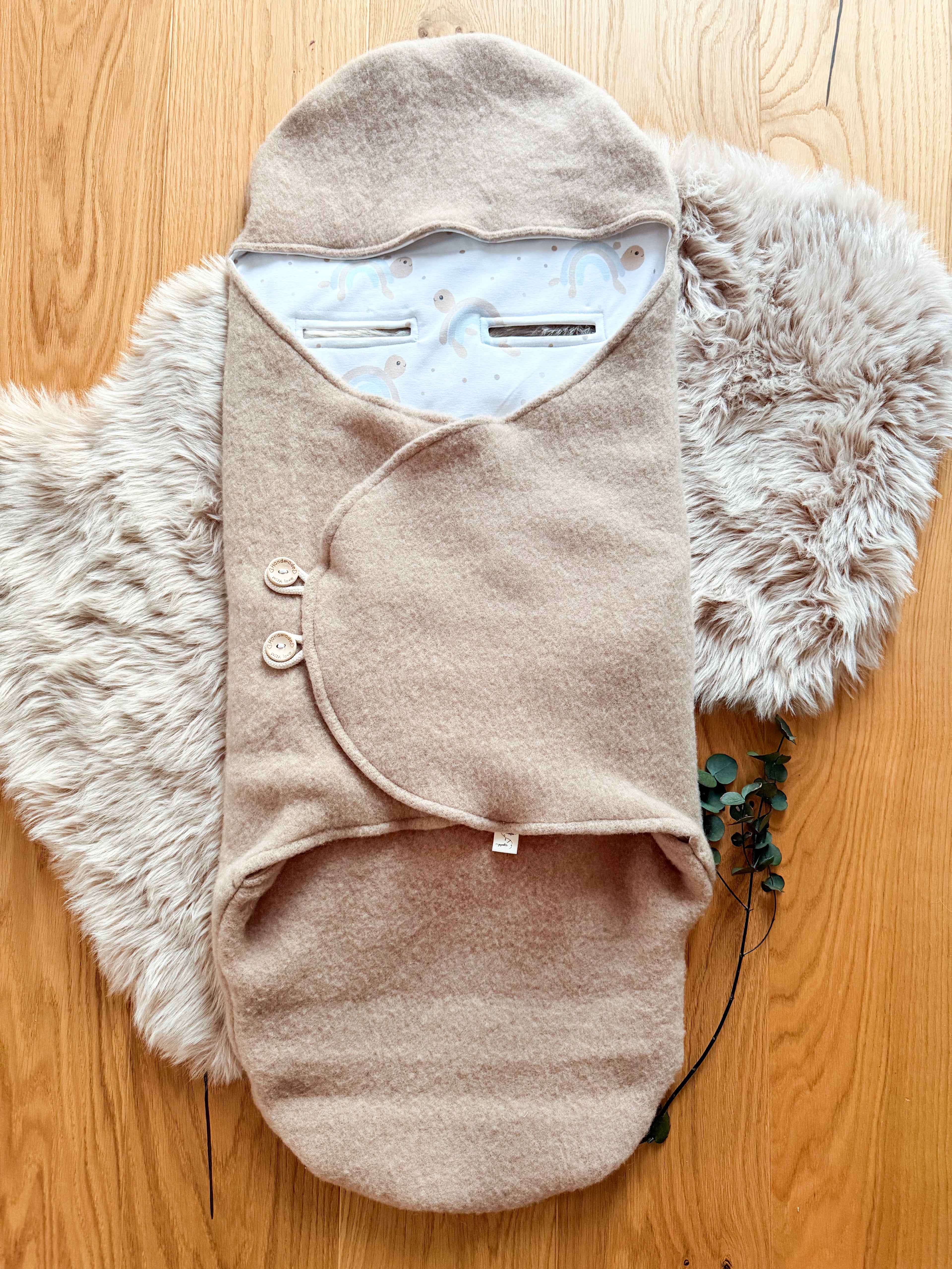 Einschlagdecke aus Wollfleece für Babyschale