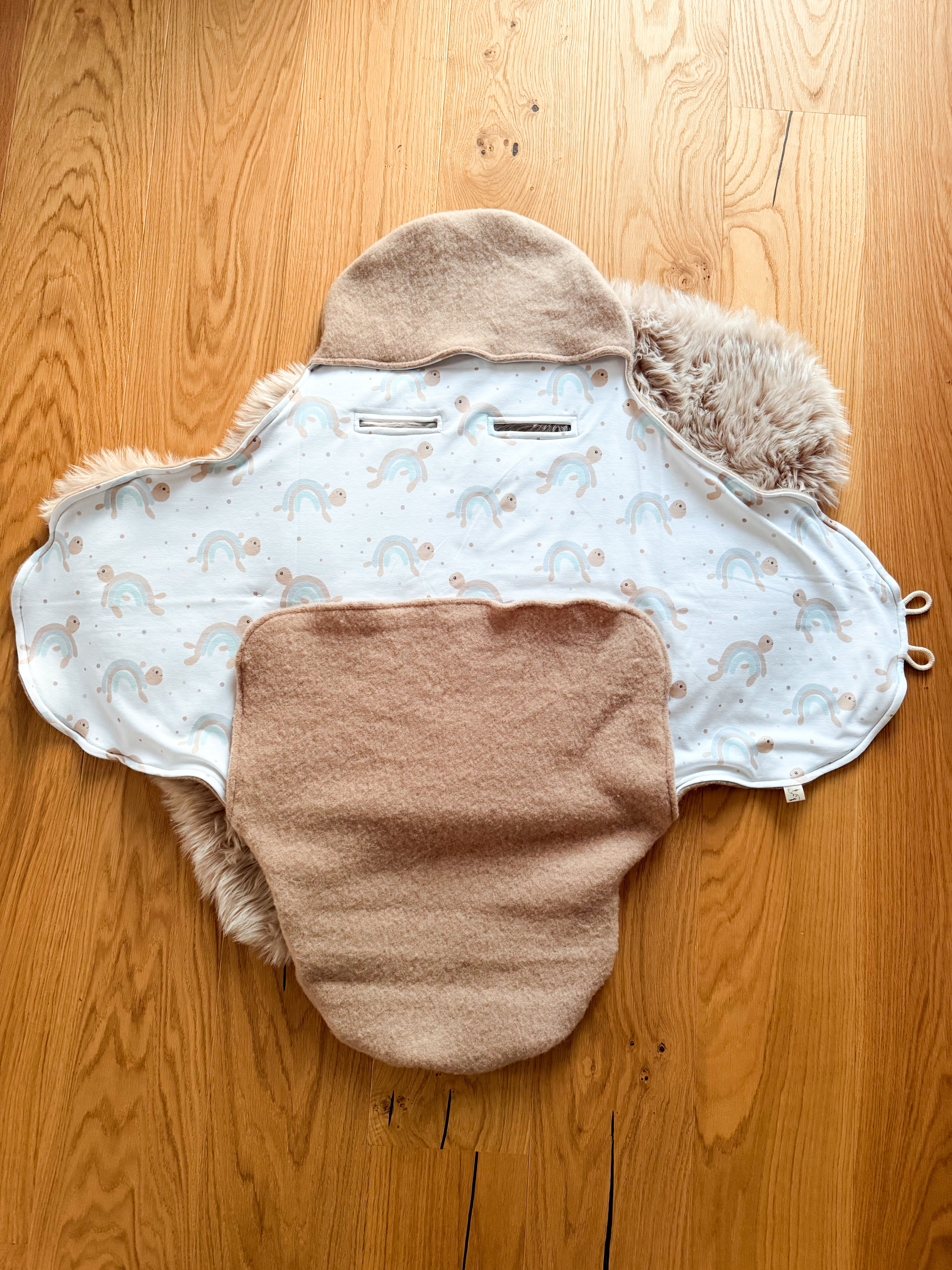 Einschlagdecke aus Wollfleece für Babyschale