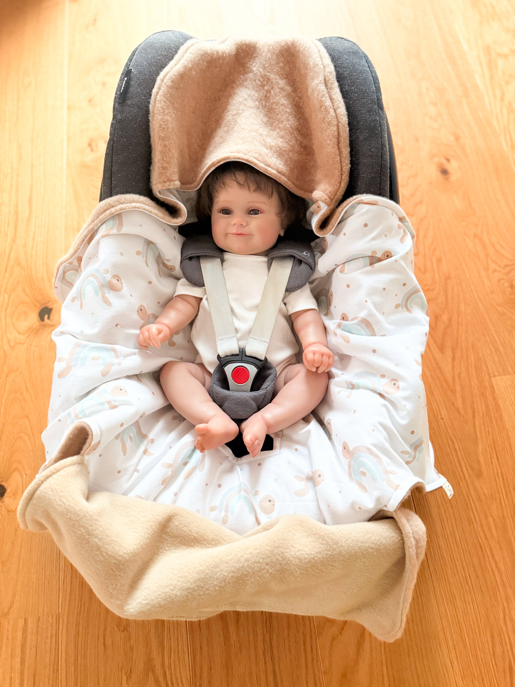 Einschlagdecke aus Wollfleece für Babyschale